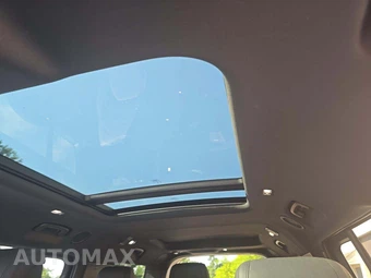 2023 Land Rover Defender 130 SE - miniatura 8