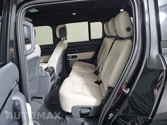 2023 Land Rover Defender 130 SE - miniatura 13