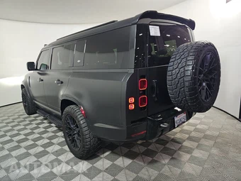 2023 Land Rover Defender 130 SE - miniatura 6