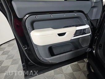 2023 Land Rover Defender 130 SE - miniatura 9