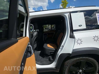 2023 Land Rover Defender 130 X-Dynamic SE - miniatura 10