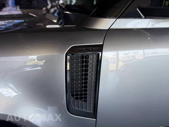 2023 Land Rover Defender 130 X-Dynamic SE - miniatura 11