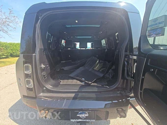 2023 Land Rover Defender 130 X-Dynamic SE - miniatura 11
