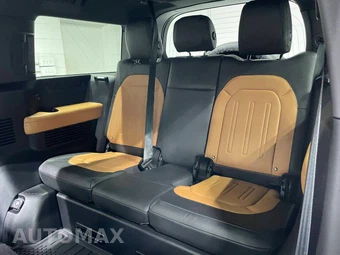 2023 Land Rover Defender 130 X - miniatura 18