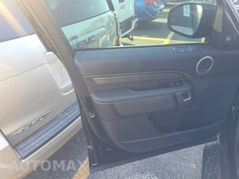 2023 Land Rover Discovery Metropolitan Edition – miniatura 9