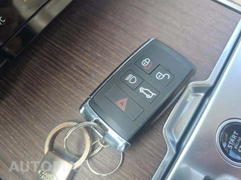 2023 Land Rover Range Rover SE - miniatura 8