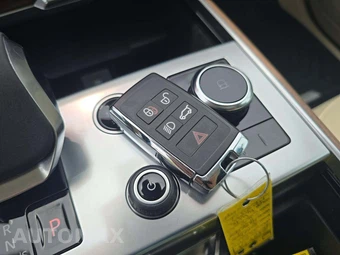 2023 Land Rover Range Rover SE - miniatura 8