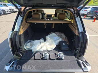 2023 Land Rover Range Rover SV LWB - miniatura 11