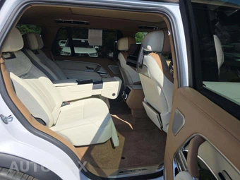 2023 Land Rover Range Rover SV LWB - miniatura 13
