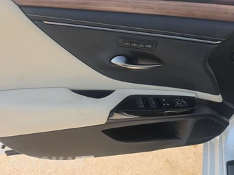 2023 Lexus ES 250 – miniatura 9