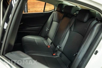 2023 Lexus ES 300h - miniatura 10