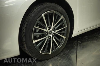 2023 Lexus ES 300h - miniatura 3