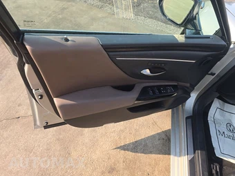 2023 Lexus ES 350 – miniatura 9