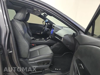 2023 Lexus RZ 450e Premium w/18" Wheels - miniatura 8
