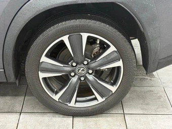 2023 Lexus UX 250h - miniatura 7