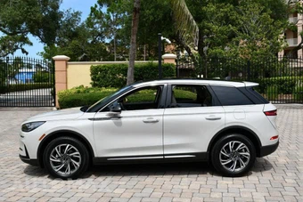 2023 Lincoln Corsair Standard - miniatura 3