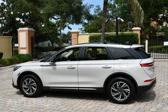 2023 Lincoln Corsair Standard - miniatura 4