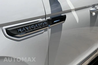 2023 Lincoln Navigator Reserve - miniatura 9