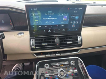 2023 Lincoln Navigator Reserve – miniatura 10