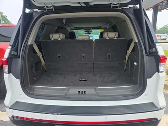 2023 Lincoln Navigator Reserve – miniatura 15