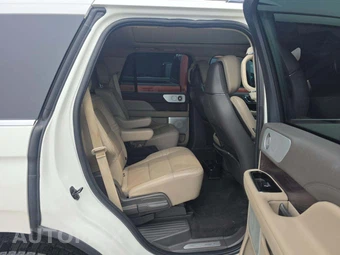 2023 Lincoln Navigator Reserve – miniatura 17