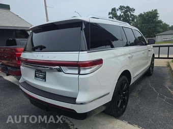 2023 Lincoln Navigator Reserve – miniatura 3