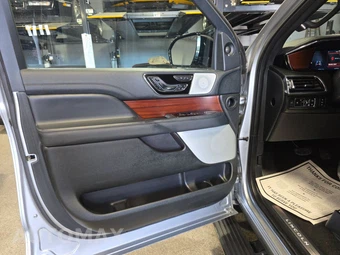 2023 Lincoln Navigator Reserve – miniatura 9