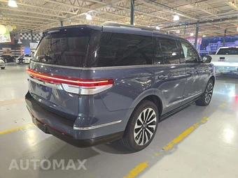 2023 Lincoln Navigator Reserve - miniatura 3