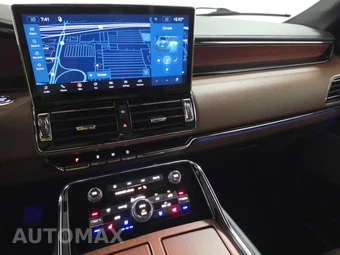 2023 Lincoln Navigator Reserve – miniatura 11