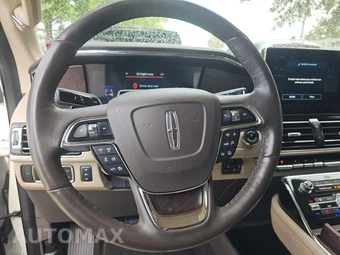 2023 Lincoln Navigator Reserve – miniatura 10