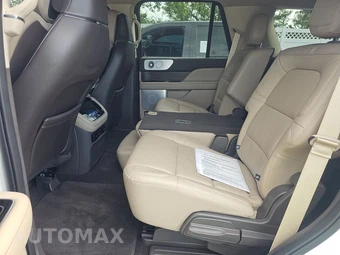 2023 Lincoln Navigator Reserve – miniatura 13