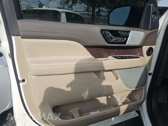 2023 Lincoln Navigator Reserve – miniatura 9