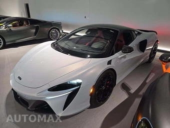2023 McLaren Artura TechLux