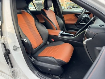 2023 Mercedes-Benz AMG C 43 4MATIC Sedan - miniatura 18