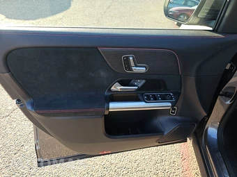 2023 Mercedes-Benz AMG GLA 35 4MATIC – miniatura 9