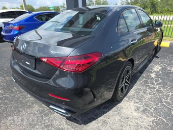 2023 Mercedes-Benz C 300 4MATIC Sedan - miniatura 3