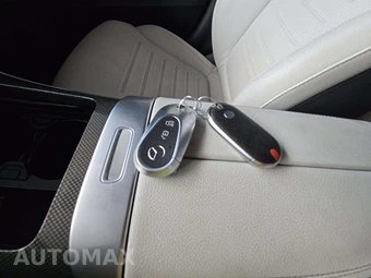 2023 Mercedes-Benz C 300 4MATIC Sedan - miniatura 8