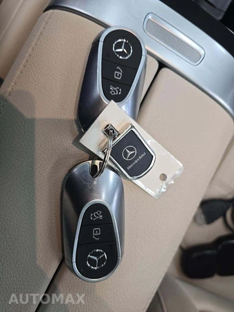 2023 Mercedes-Benz C 300 4MATIC Sedan - miniatura 8