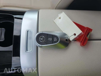2023 Mercedes-Benz C 300 Sedan - miniatura 8