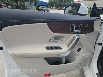 2023 Mercedes-Benz CLA 250 4MATIC – miniatura 9