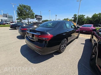 2023 Mercedes-Benz E 350 4MATIC Sedan - miniatura 3