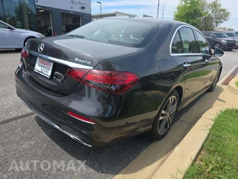 2023 Mercedes-Benz E 350 4MATIC Sedan - miniatura 3