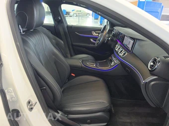 2023 Mercedes-Benz E 350 4MATIC Sedan - miniatura 8