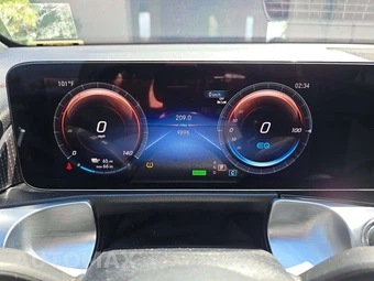 2023 Mercedes-Benz EQB 300 – miniatura 9
