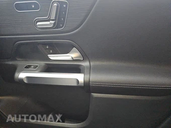 2023 Mercedes-Benz GLB 250 4MATIC – miniatura 9
