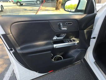 2023 Mercedes-Benz GLB 250 - miniatura 9