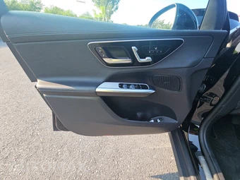 2023 Mercedes-Benz GLC 300 4MATIC – miniatura 9