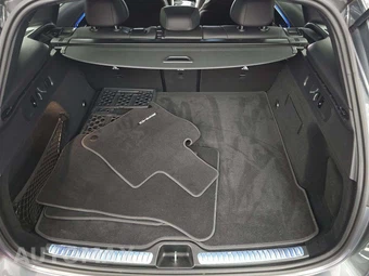2023 Mercedes-Benz GLC 300 – miniatura 14