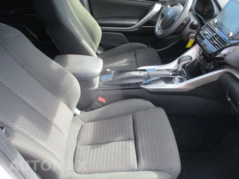 2023 Mitsubishi Eclipse Cross LE - miniatura 14