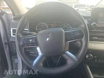 2023 Mitsubishi Outlander ES - miniatura 10